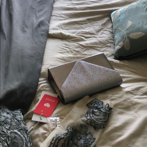 Mother of the Bride Gown - Picture 7 of 12